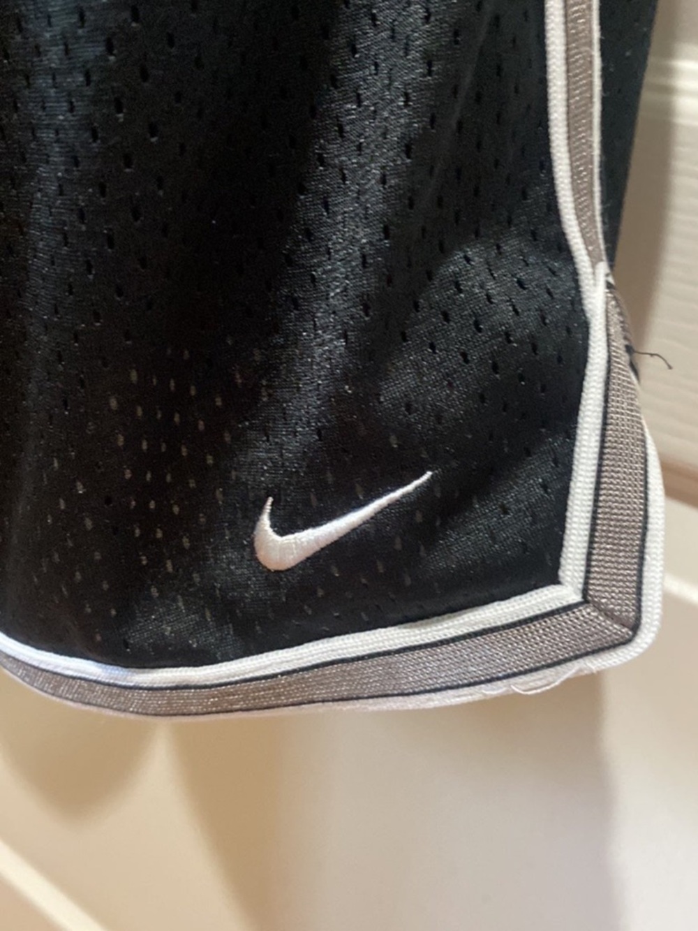 NIKE Perforated Mesh Athletic Shorts Elastic Waist Gray Trim S Small $35 EUC KL - Picture 3 of 8